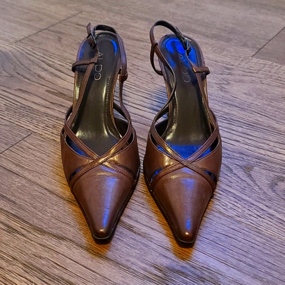 Leather pointy toe heels